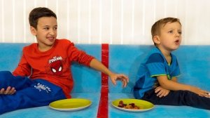 Не ПОДЕЛИЛИ все Конфеты! Они ОДНИ а Нас ДВОЕ!