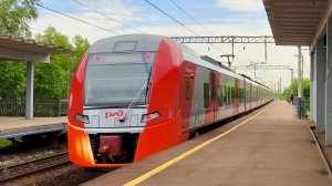ЭС2Г 240 «Ласточка» сообщением Ораниенбаум - Санкт-Петербург на перегоне Лигово - Броневая.