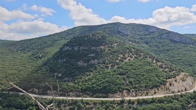 Муркум-Улле, подъем, вид на трассу и гору Шаан-Кая - 1 (хребет, Крым)