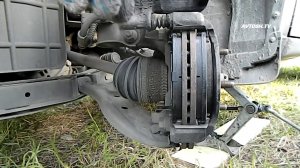 Замена передних тормозных колодок на Hyundai Accent