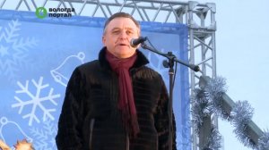 Старт новогодним торжествам дали Глава Вологды Евгений Шулепов и Дед Мороз