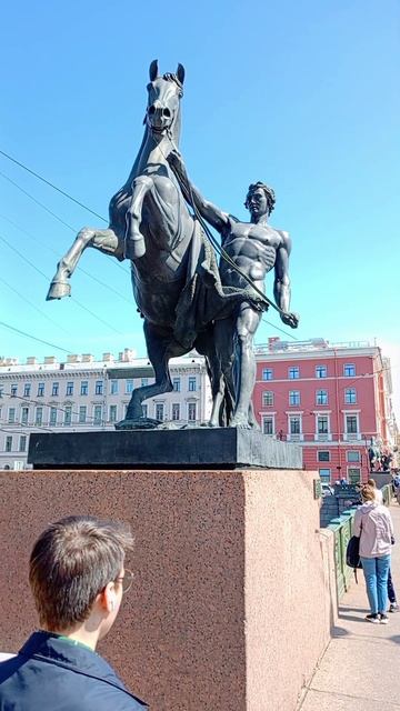 Видеоряд к песне NoHurt — Центр Вселенной