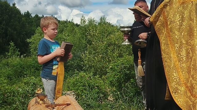 Установили крест в деревне ,топлю печь . смотреть онлайн