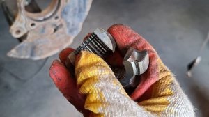 Замена шруса и ступичного подшипника на Киа Спортреч.