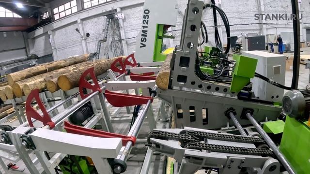 Распиловка бревен сосны на необрезные доски - Вертикальная пилорама ECOWOOD VSM-1250 смотреть онлайн