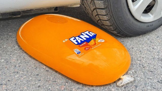 Воздушный шарик с фантой и кока-колой против машины, Coca Cola Zero, PowerAde, Fanta, Sprite, Fruko смотреть онлайн