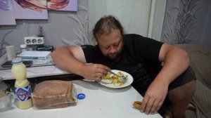 Подвал Ильича_Сынка жрОт_запиханку_