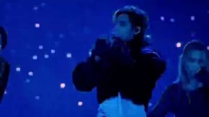 Он был создан для сцены🤌🏻   💜 BTS