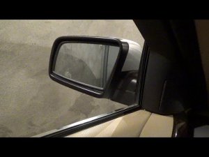 BMW E60  5 SERIES  КАКАЯ КНОПКА СКЛАДЫВАЕТ ЗЕРКАЛА.
