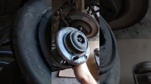 Причина глухих стуков на мелких кочках в Passat B5 (Audi A4)