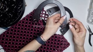 Деревянные ручки, вставляем кольца-карабины. Сумка из бусин POGONEABAGS
