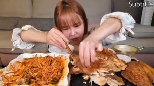 Мукбанг жареная рыба, лапша , овощи , кимчи Еда на камеру