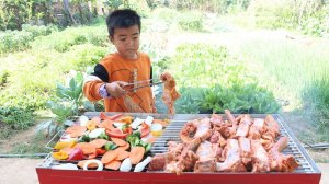 Вкусные свиные ребрышки барбекю, приготовленные в деревенском стиле мамой и детьми