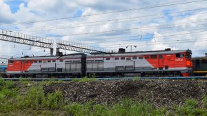 Тепловоз 2ТЭ10М-3261. Отправление с хозяйственным поездом. Звук 10Д100.