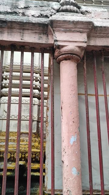 Город храмов Варанаси, звуки мантр доносятся из храма. Древний город Шивы, Индия #shorts