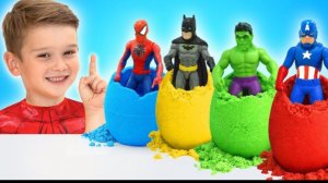 🍿 Майк превращается в супергероя и играет с гигантскими яйцами-сюрпризами.