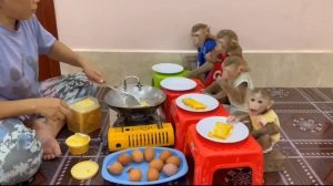 Обезьянки едят ГРЕНКИ С ЯЙЦАМИ в домашнем ресторане РАДУЮТ АППЕТИТОМ