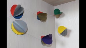 Бумажная гирлянда из разноцветных кругов / Paper garland
