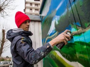 «Курортное» граффити появилось на трансформаторной будке  в Анапе
