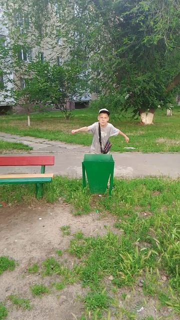 местный бомж Валера 😀 смотреть онлайн