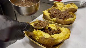 Кумпир нового поколения – запеченный картофель с бесконечным множеством уникальных начинок
