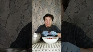 Подготовила клубнику 🍓 отходов совсем мало 😊