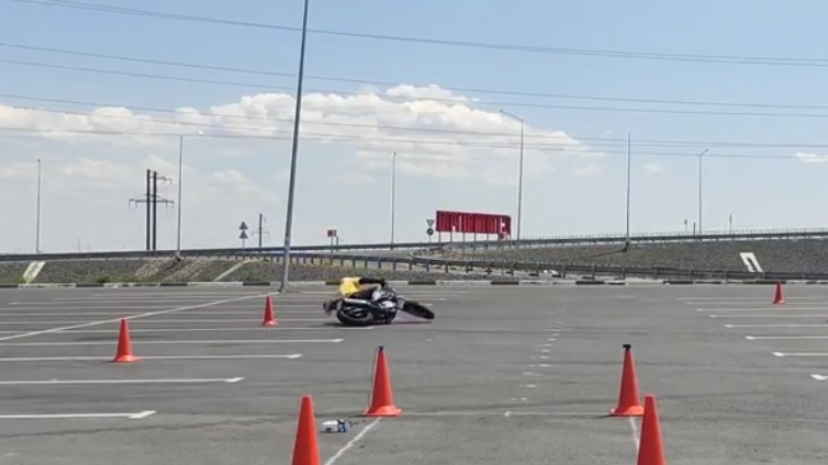 GP2026/Stage2/Amirov Tolegen/honda Vtr250/heat2
