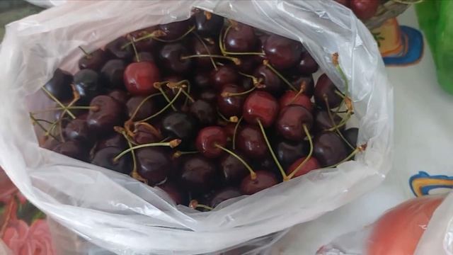 Ейск. Пиленгас, черешня - цены и йогурт, сыр, огурцы, помидоры грудинка - мои покупки смотреть онлайн