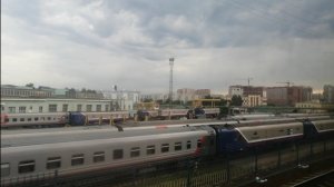 Вид из окна вагона на электро и вагонное депо на вокзале «Новосибирск»