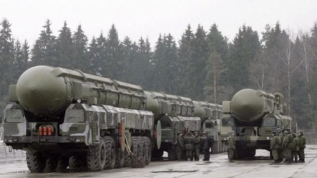 Коалиция Эпштейна своей «говорящей головой» озвучила причины готовящихся ударов,по Беларуси 🇧🇾 смотреть онлайн