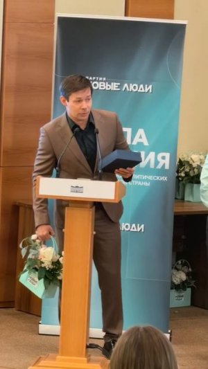 Стас Пьеха получил награду в Госдуме за личный вклад в борьбу с детской и подростковой наркоманией.