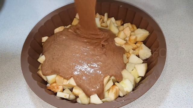 ШОКОЛАДНАЯ ШАРЛОТКА С ОРЕХОВОЙ НОТКОЙ. РЕЦЕПТ ЗА 3 МИНУТЫ смотреть онлайн