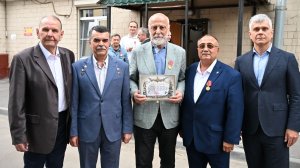 Награждение коллектива мастерской Салавата Щербакова_