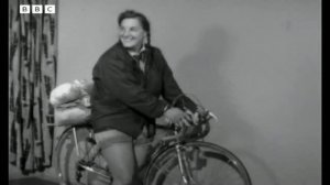 1960 год: женщина в одиночку пересекает мир на велосипеде