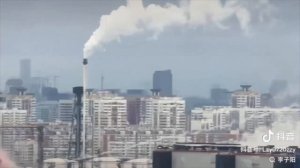 Видео удара по Москве - в резервуар московского НПЗ попадает не украинский дрон, а ракета пво