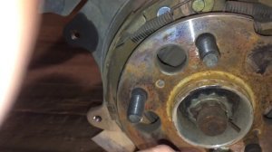 Как отрегулировать ручной тормоз с дисковыми тормозами на Toyota RAV4 второго поколения