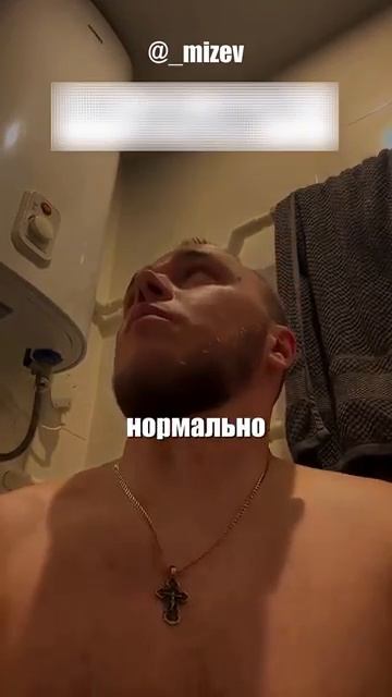 Мужчина сидя в уборной показал типичную ситуацию в новостройках смотреть онлайн