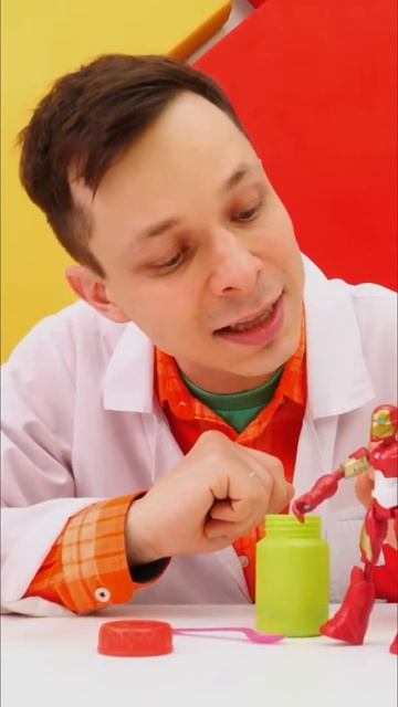 Что случилось с Железным Человеком? Лечим игрушки вместе #shorts #длядетей #игрушки