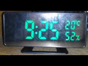 Ярко светит дисплей часов VST-888Y