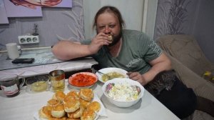 Подвал Ильича_Пердун жрОт пока не серанет_коты обосывают носки_5