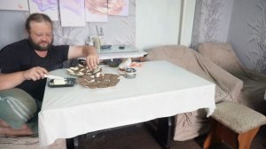 Подвал Ильича_Пердун набивает топку_родители жуют медленно