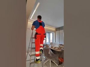 Монтаж натяжного потолка в частном доме. Установка световых линий в натяжной потолок. #7небонф