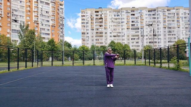 Упражнения с деревянным колокольчиком для фитнеса