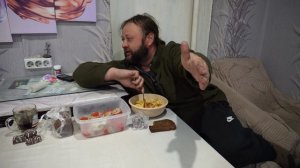 Подвал Ильича_Халя орёт_нас накрыло экстрасенсами_свин жрёт_5