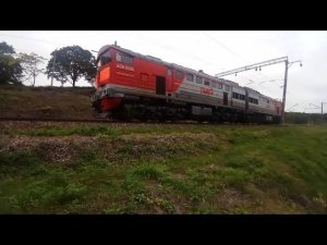 Тепловоз 2ТЭ10УК-0444 и электровоз 3ЭС5К-935 «Ермак» с грузовым поездом на Транссибирской магистрали