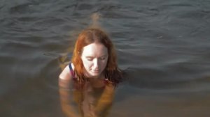 Девушка на воде .
