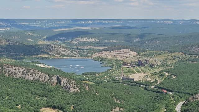 Муркум-Улле, подъем, вид на озеро Гасфортовское, первую гряду гор, Севастополь - 6 (хребет, Крым)