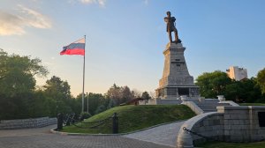 Про дворы и дворики. На подконнике. И ароматы сирени под симфонический оркестр