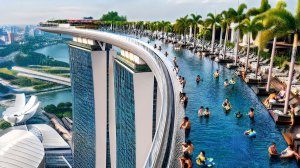 Экскурсия по отелю Marina Bay Sands в Сингапуре: недавно отремонтированные номера и удобства.