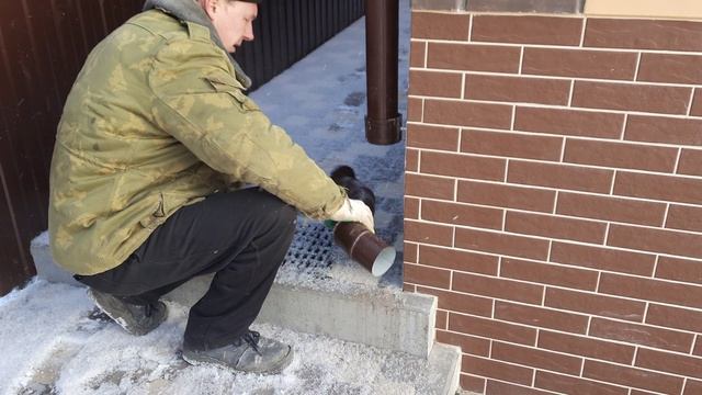 Установка перехода водосточной трубы в дождеприёмник